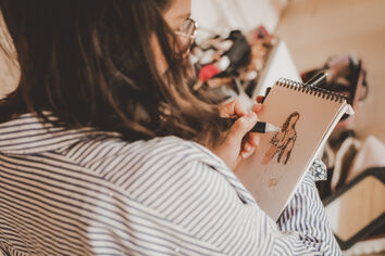 Portrait live sketching r&eacute;alis&eacute; lors d&rsquo;un mariage